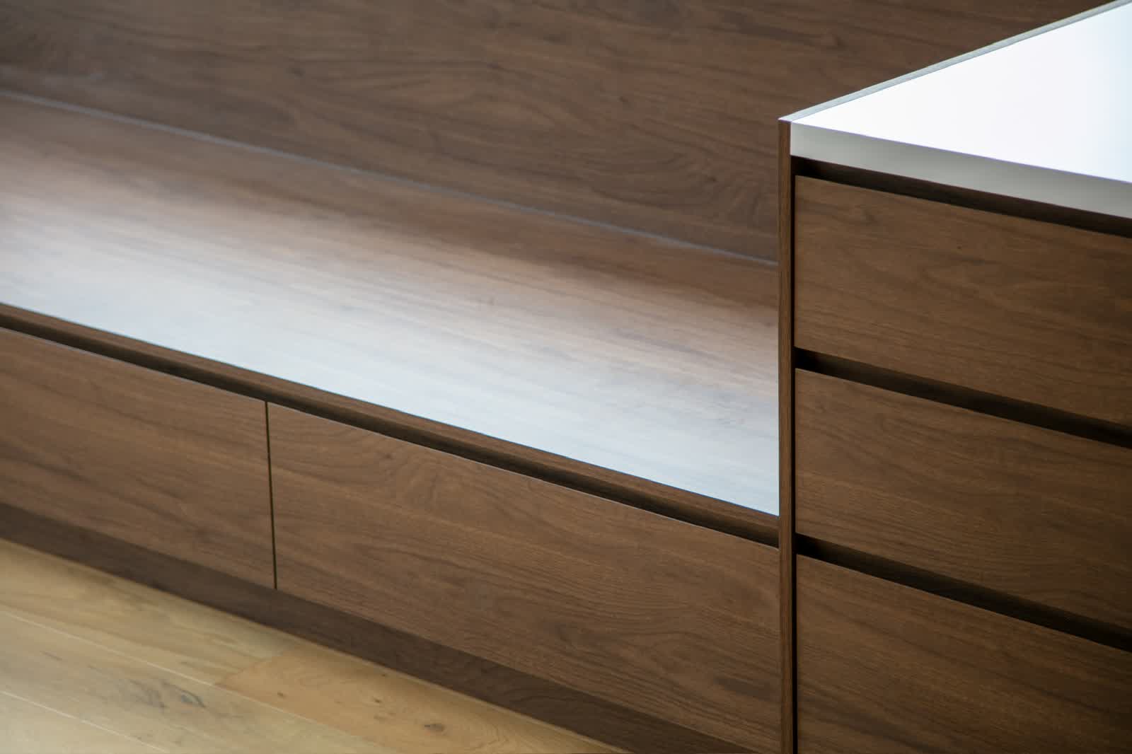 Handleless joinery